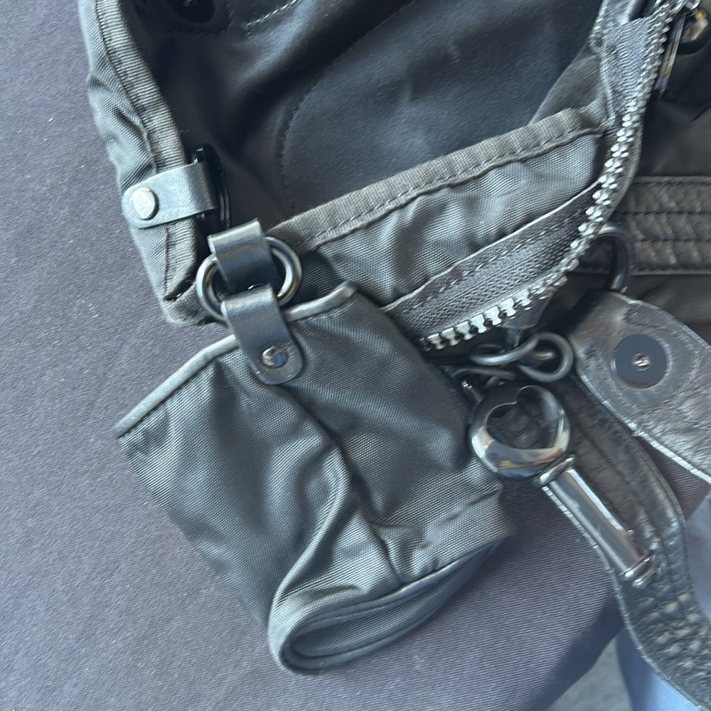 Juicy Couture Black and Blue Shoulder Bag
Good condition - Picture 7 of 8